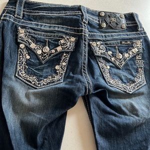 Miss Me jeans size 27 bout cut